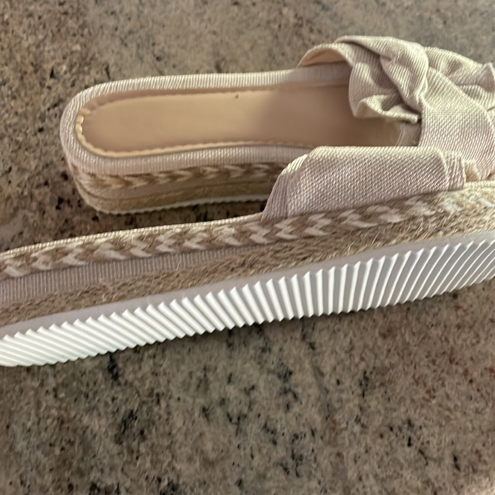 New slides - beige - cream - Picture 2 of 4